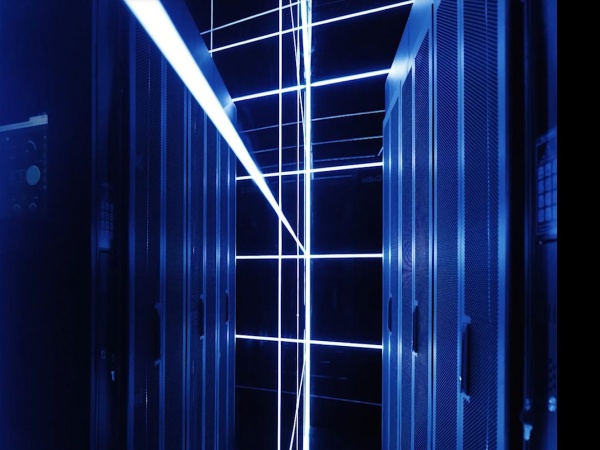 伊顿 EnergyAware（电网交互）UPS